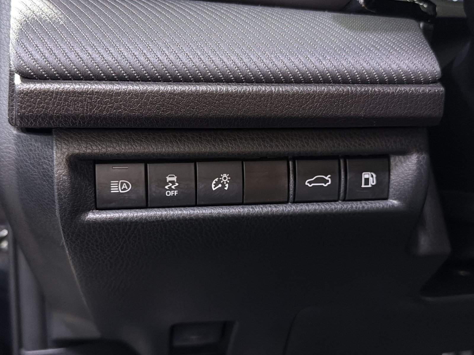 Used 2025 Toyota Camry SE FWD image 28