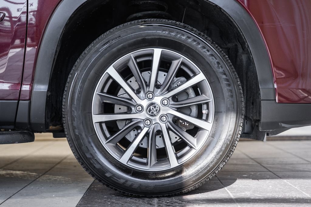 Used 2019 Toyota Highlander XLE image 16