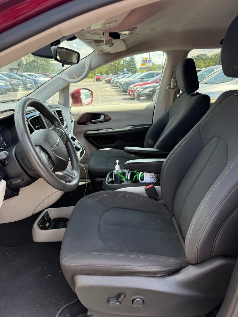 Used 2018 Chrysler Pacifica Touring Plus w/ Tire & Wheel Group FWD image 8