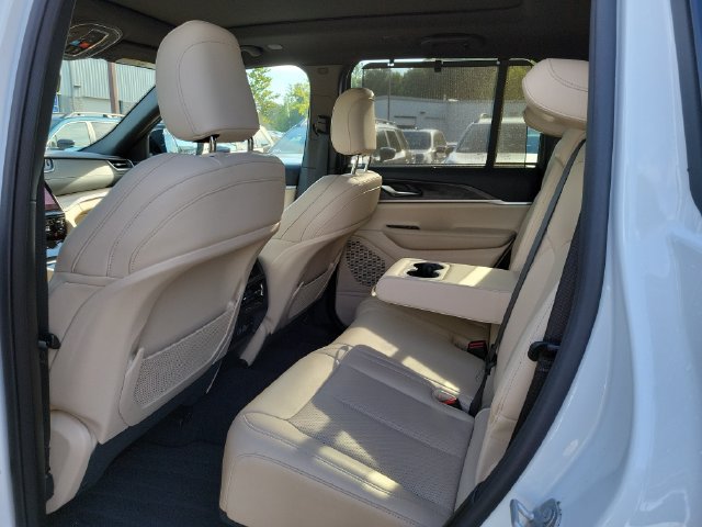 Certified 2025 Jeep Grand Cherokee Limited w/ Luxury Tech Group II RWD image 14