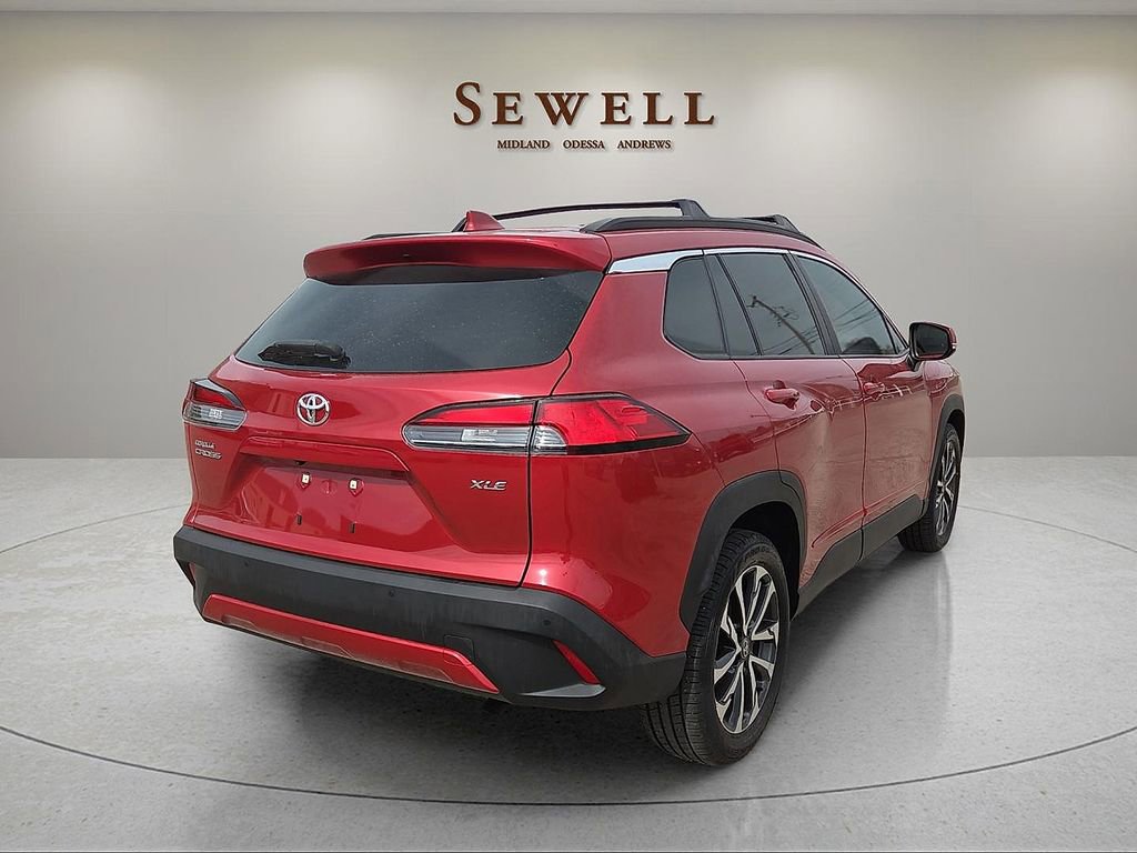 Used 2022 Toyota Corolla Cross XLE image 4