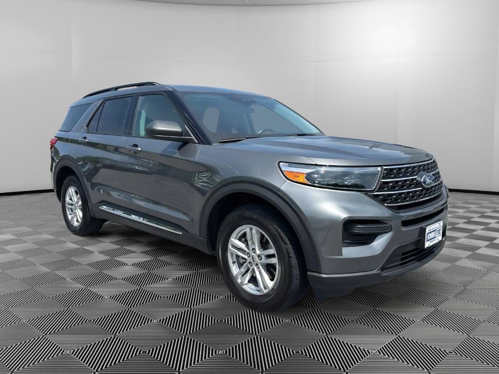 Used 2023 Ford Explorer XLT AWD/4WD image 2