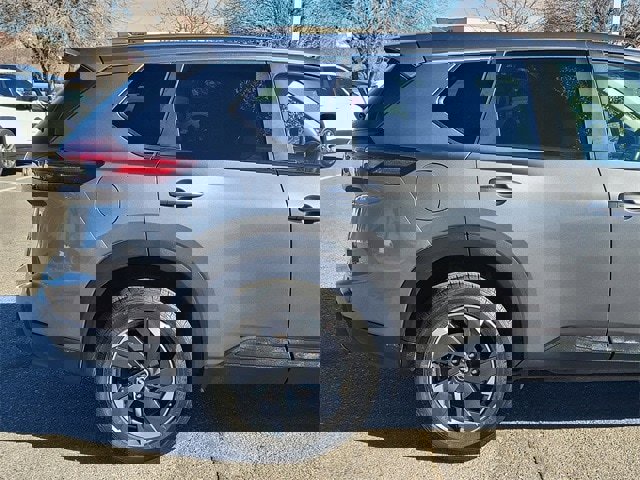 Certified 2024 Nissan Rogue SV image 4
