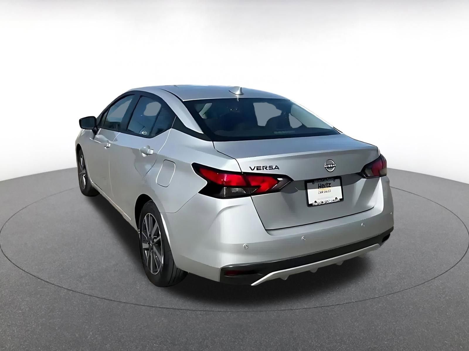 Used 2025 Nissan Versa SV image 11