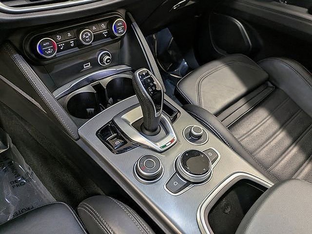 Used 2023 Alfa Romeo Stelvio Veloce AWD/4WD image 17