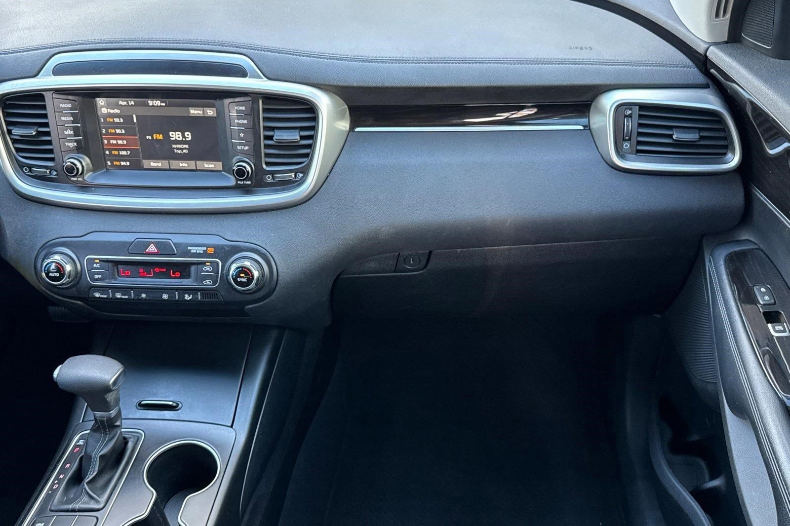 Used 2019 Kia Sorento FWD V6 image 27