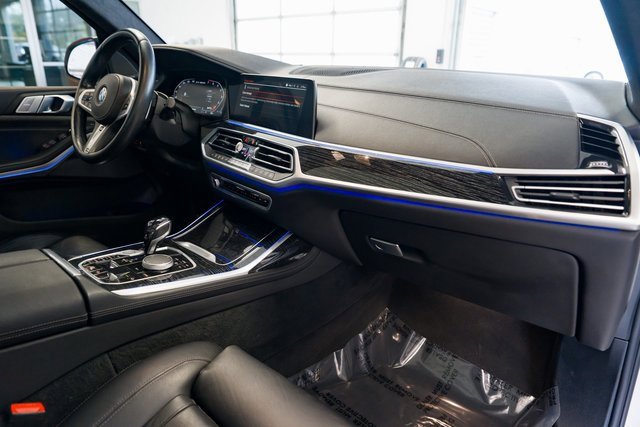 Used 2022 BMW X7 M50i w/ Cold Weather Package image 34