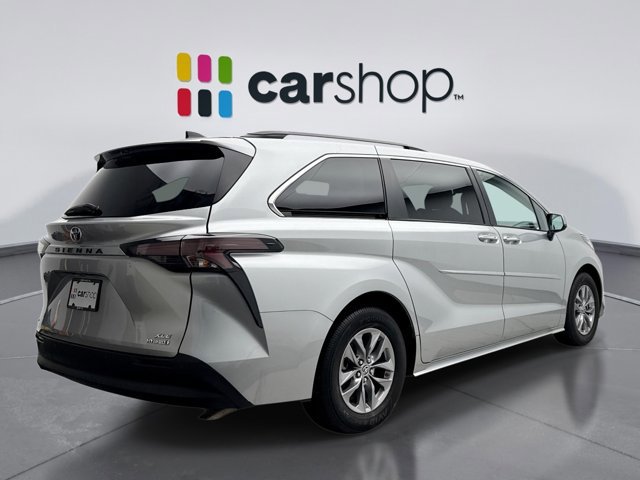 Used 2023 Toyota Sienna XLE image 5