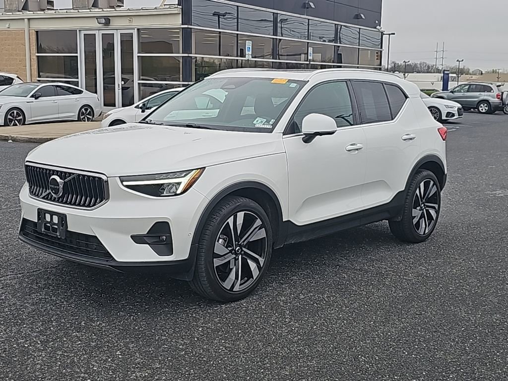 Certified 2023 Volvo XC40 B5 Plus w/ Protection Package Premier image 15