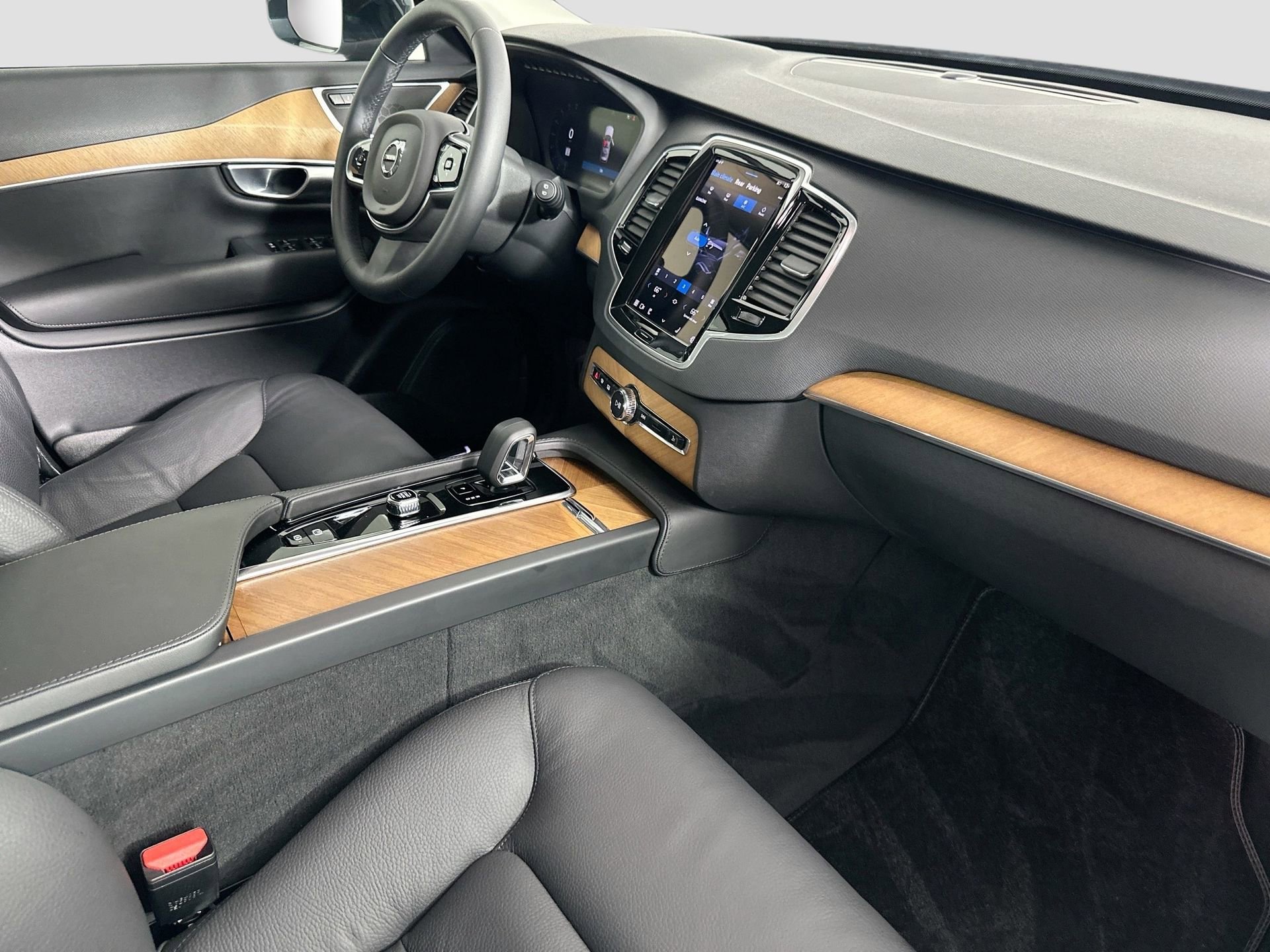 Used 2024 Volvo XC90 B6 Plus w/ Protection Package Premier image 31