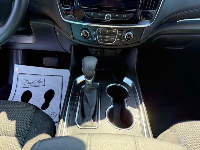 Used 2023 Chevrolet Traverse LT w/ Midnight/Sport Edition image 17