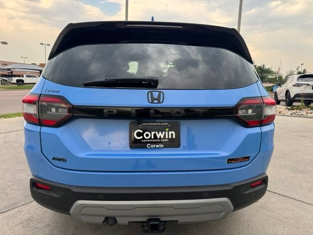 Used 2025 Honda Pilot TrailSport image 7