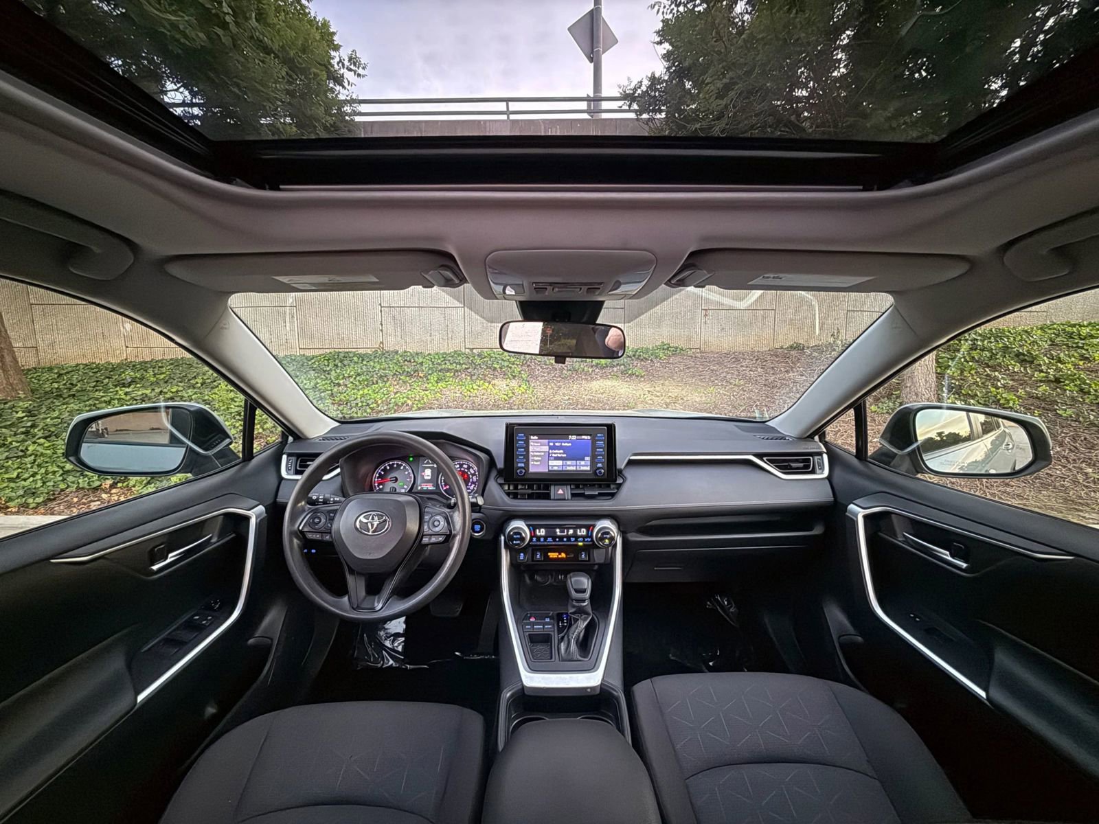 Used 2019 Toyota RAV4 XLE w/ Convenience Package FWD image 18