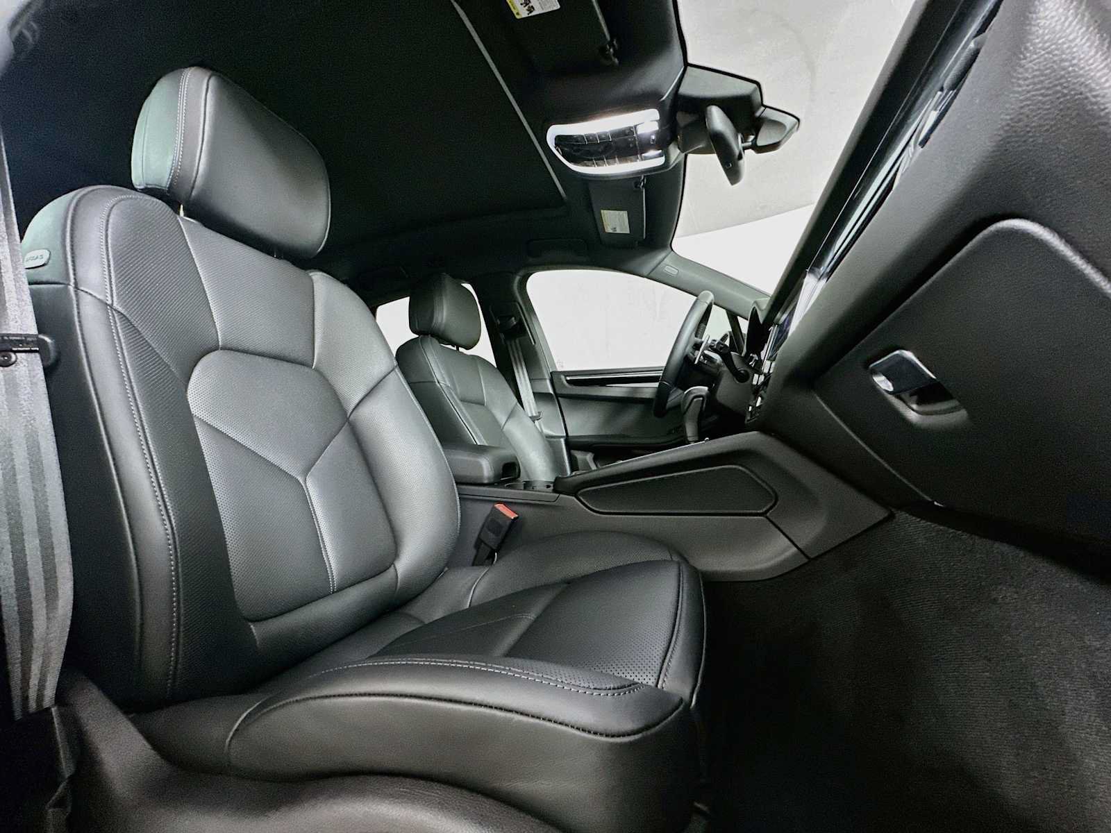 Certified 2026 Porsche Macan AWD/4WD image 29