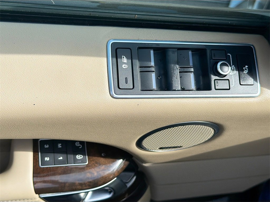 Used 2016 Land Rover Range Rover HSE image 18