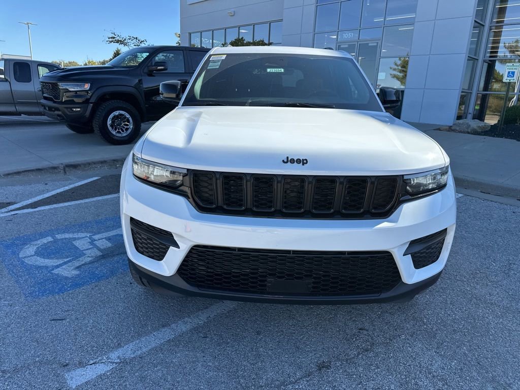 New 2025 Jeep Grand Cherokee Altitude AWD/4WD image 9