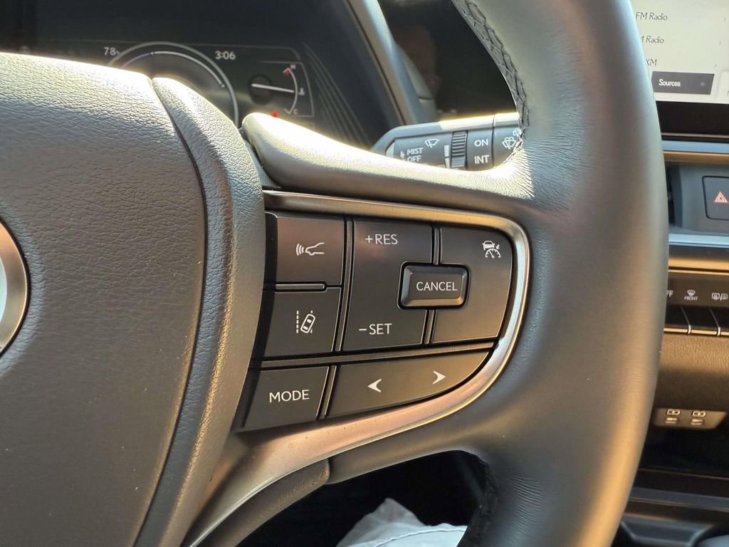 Used 2024 Lexus UX 250h AWD w/ Premium Package image 22