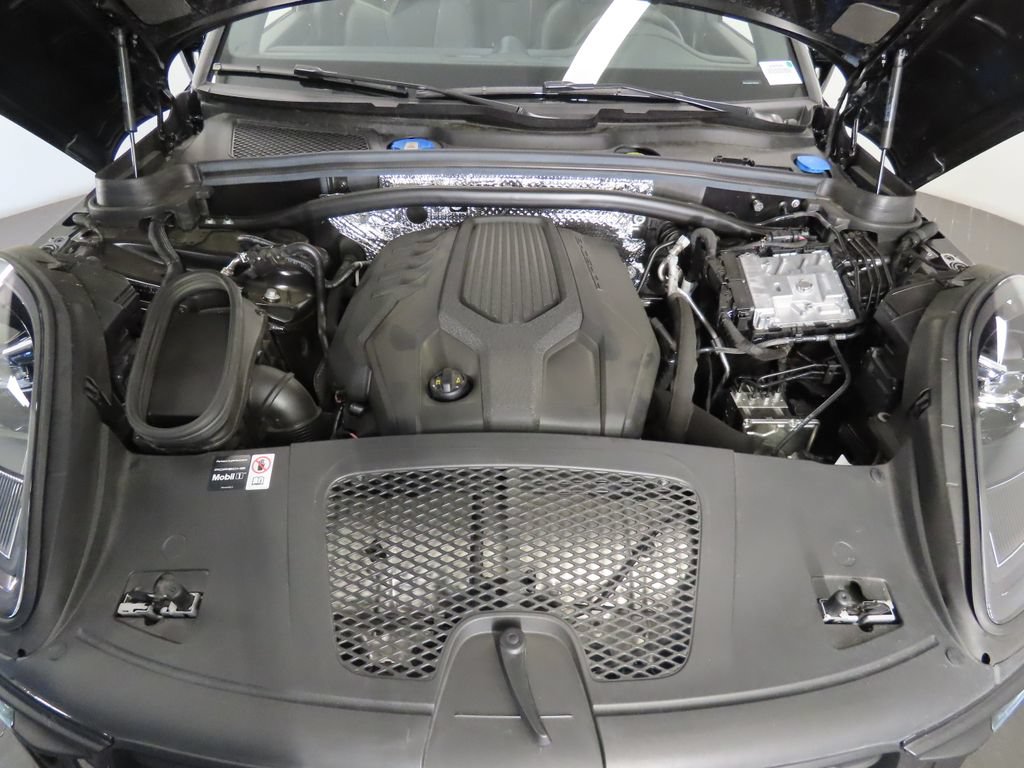 Certified 2026 Porsche Macan AWD/4WD image 50