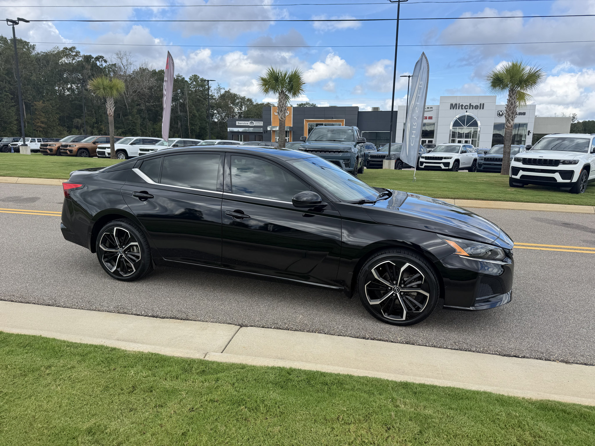 Used 2023 Nissan Altima 2.5 SR w/ SR Premium Package