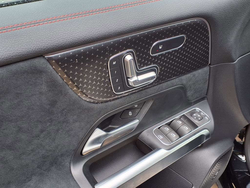 New 2024 Mercedes-Benz EQB 300 4MATIC image 12