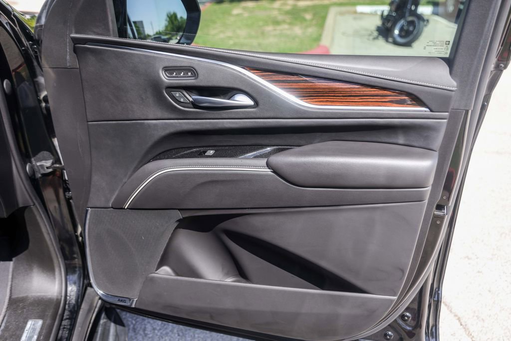Used 2023 Cadillac Escalade Premium Luxury image 31