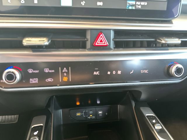 Certified 2025 Kia Sorento S FWD image 18