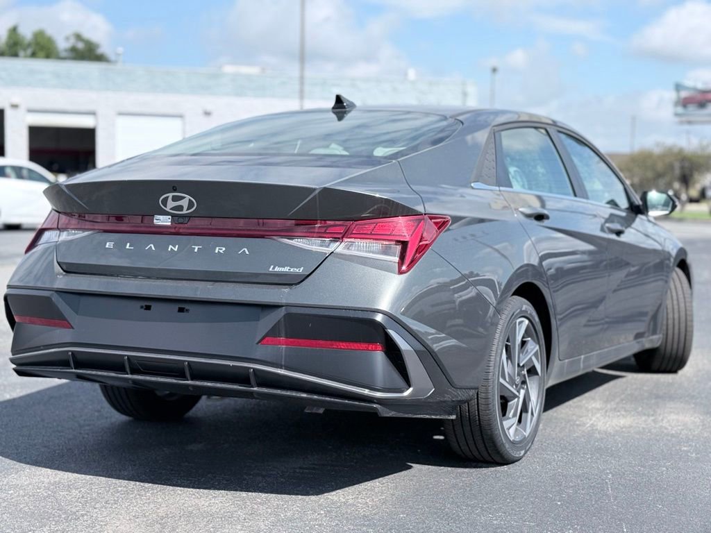 New 2025 Hyundai Elantra Limited image 7