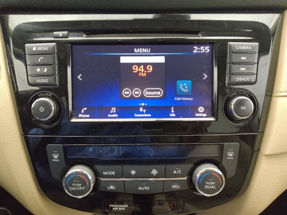 Used 2019 Nissan Rogue SV image 25