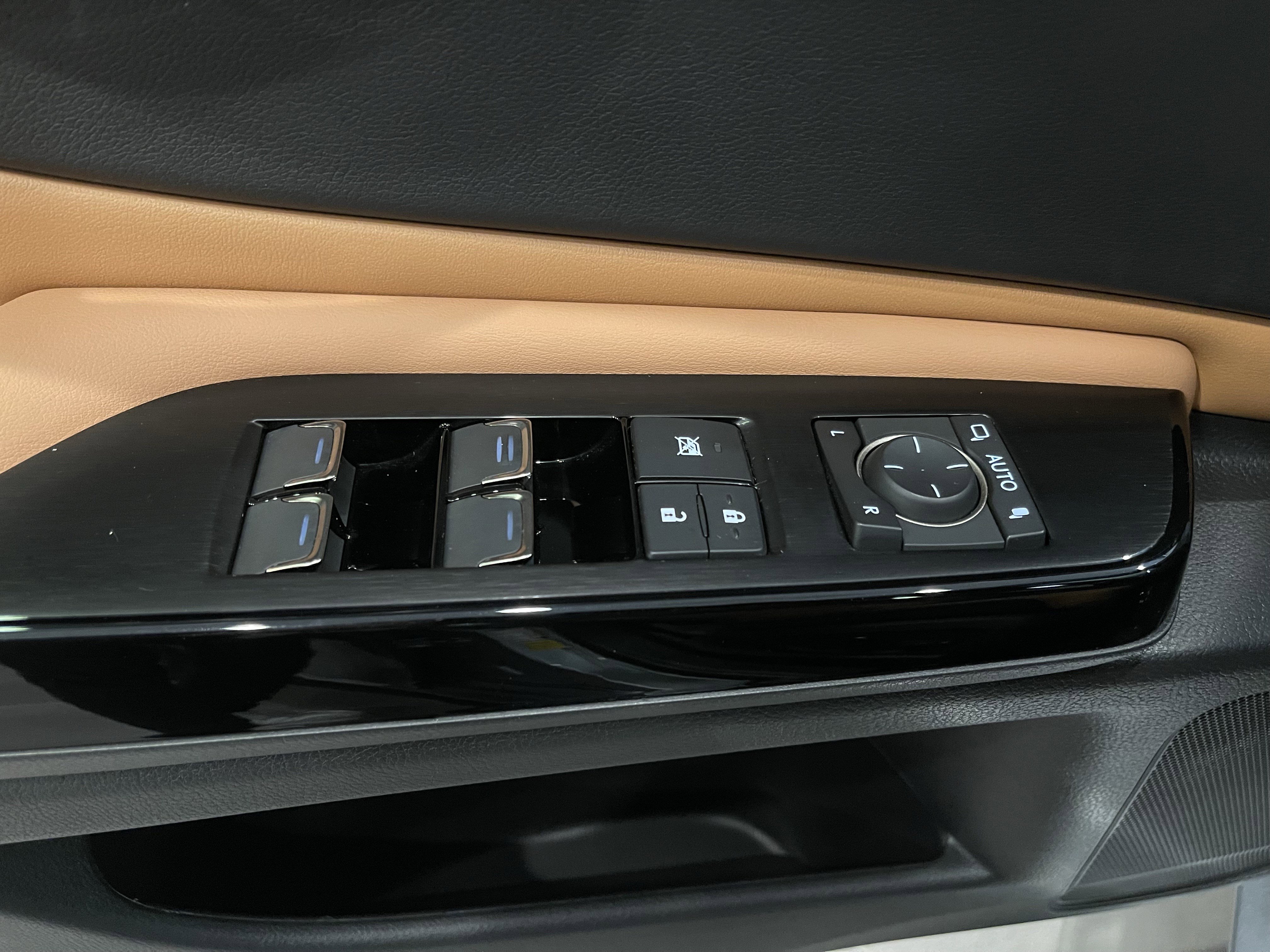 Used 2022 Lexus ES 350 w/ Premium Package image 11