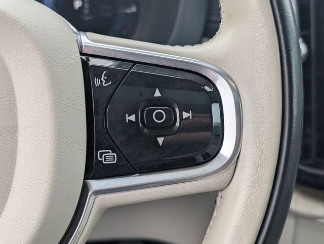 Used 2023 Volvo XC60 T8 Ultimate w/ Climate Package image 22