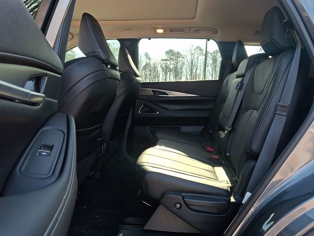 Used 2026 INFINITI QX60 Luxe w/ Cargo Package FWD image 10