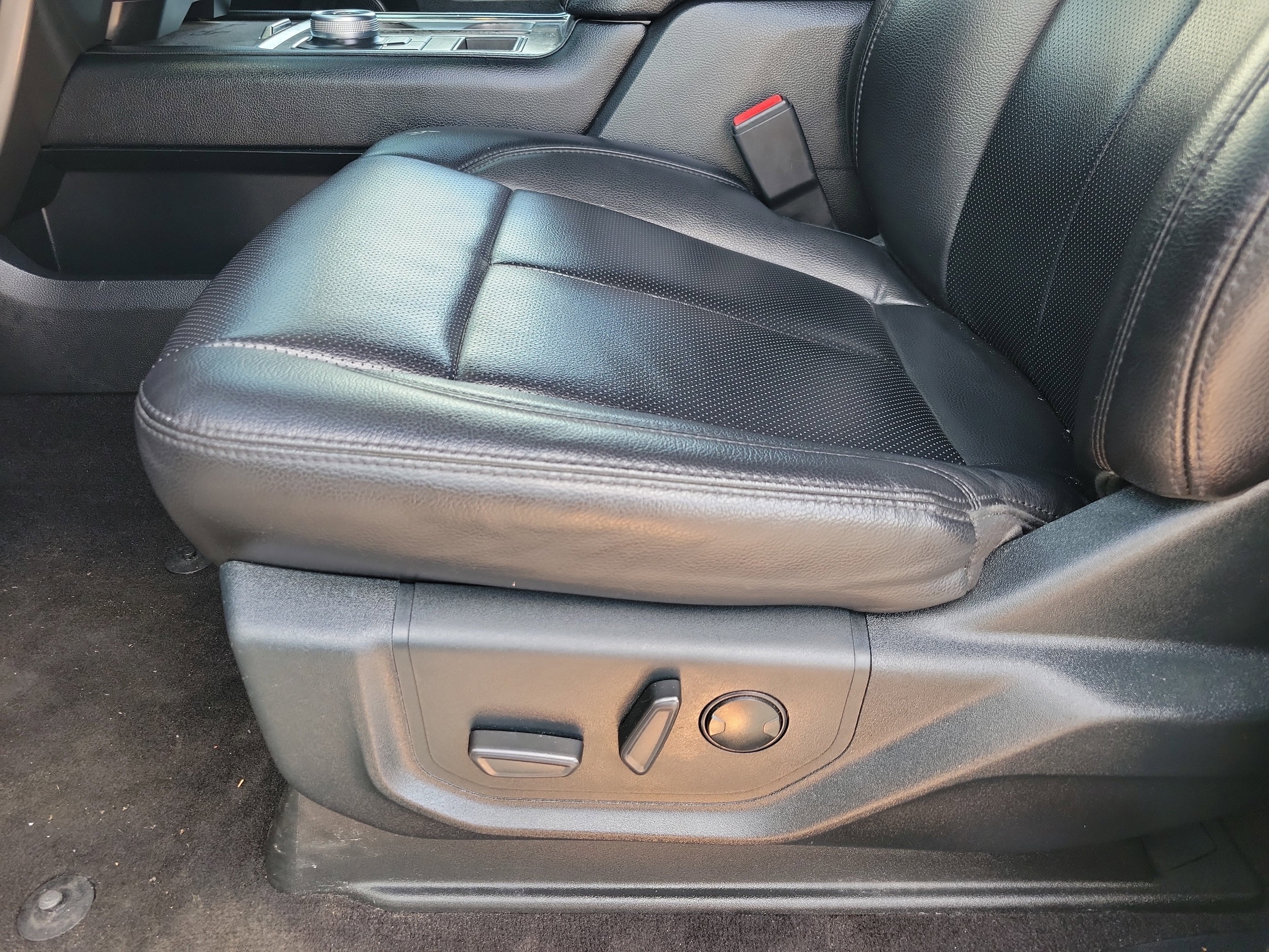 Used 2021 Ford Expedition Max XLT image 6