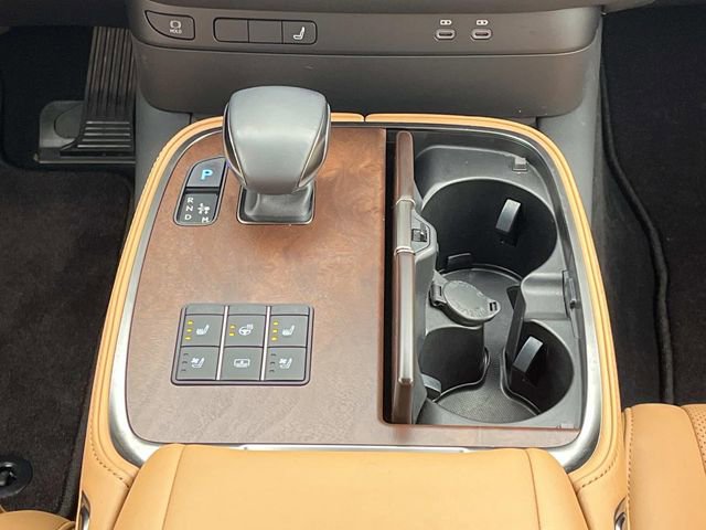 Used 2023 Lexus LS 500 w/ Accessory Package (Z2) image 17