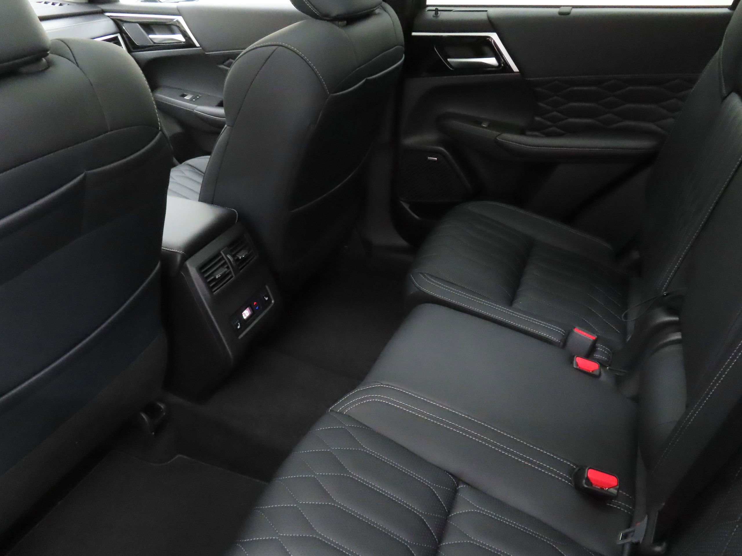 New 2026 Mitsubishi Outlander SEL image 21