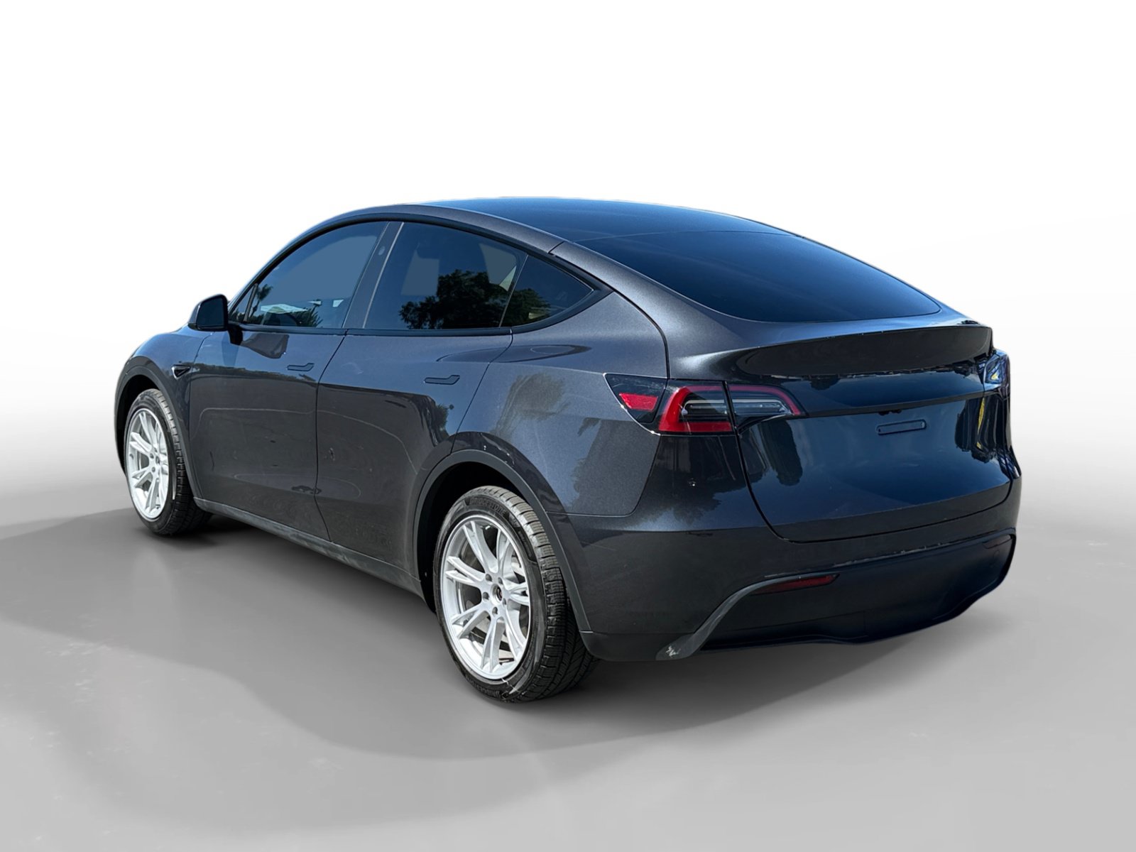 Used 2024 Tesla Model Y Long Range AWD/4WD image 3