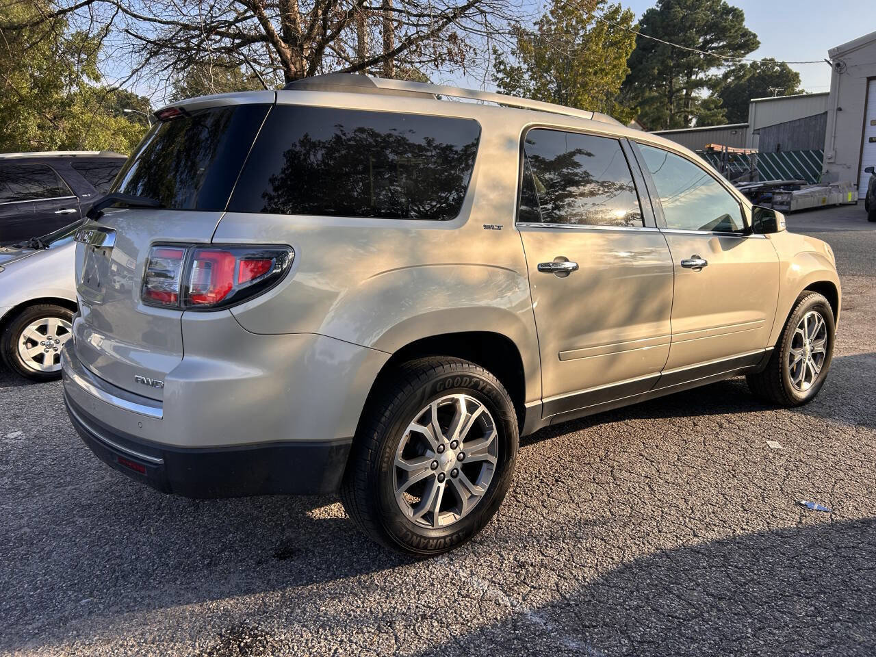 Used 2014 GMC Acadia SLT image 13