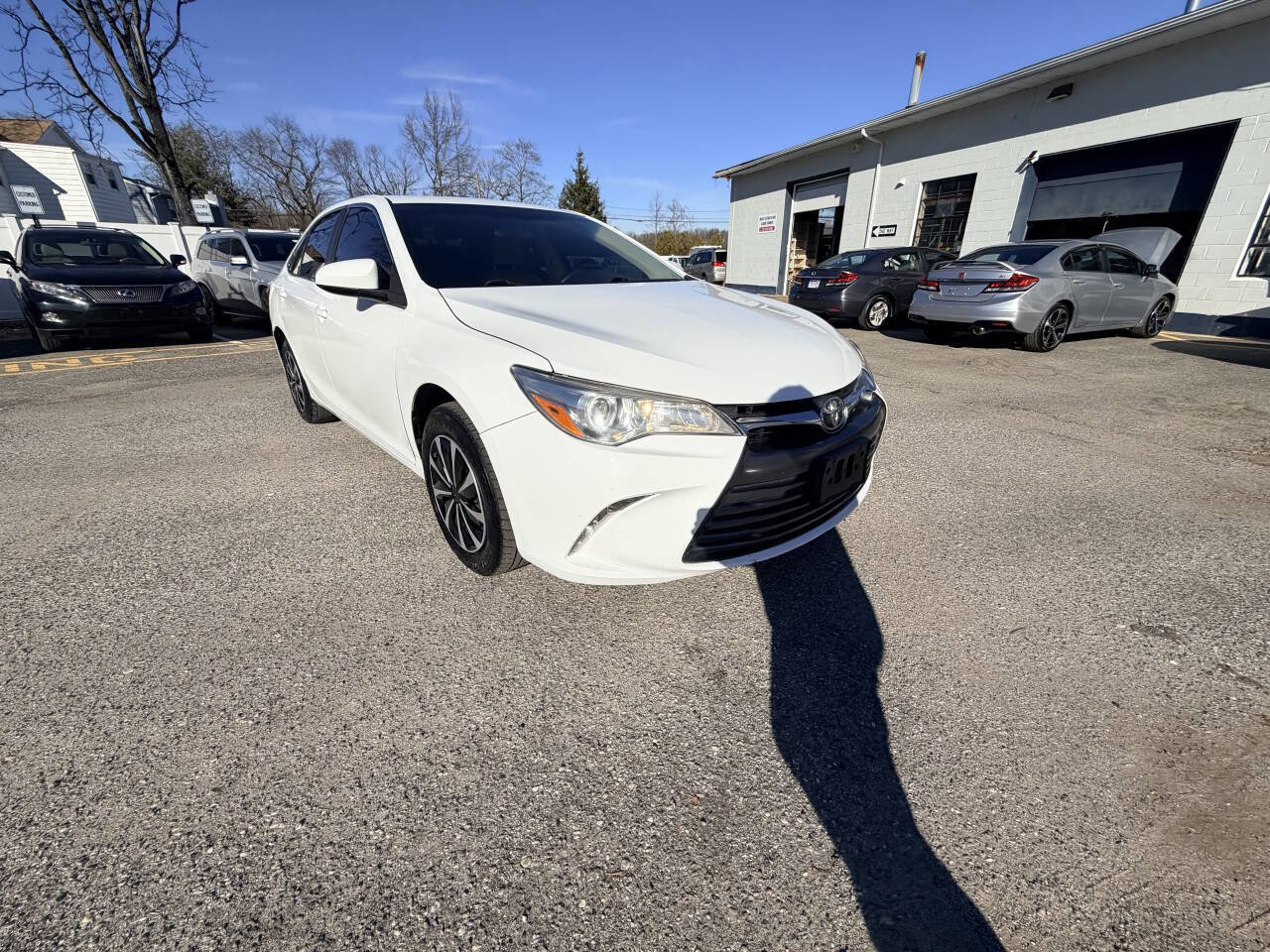 Used 2017 Toyota Camry LE image 5