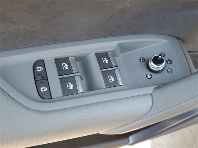 Used 2022 Audi SQ5 Premium w/ Convenience Package image 16