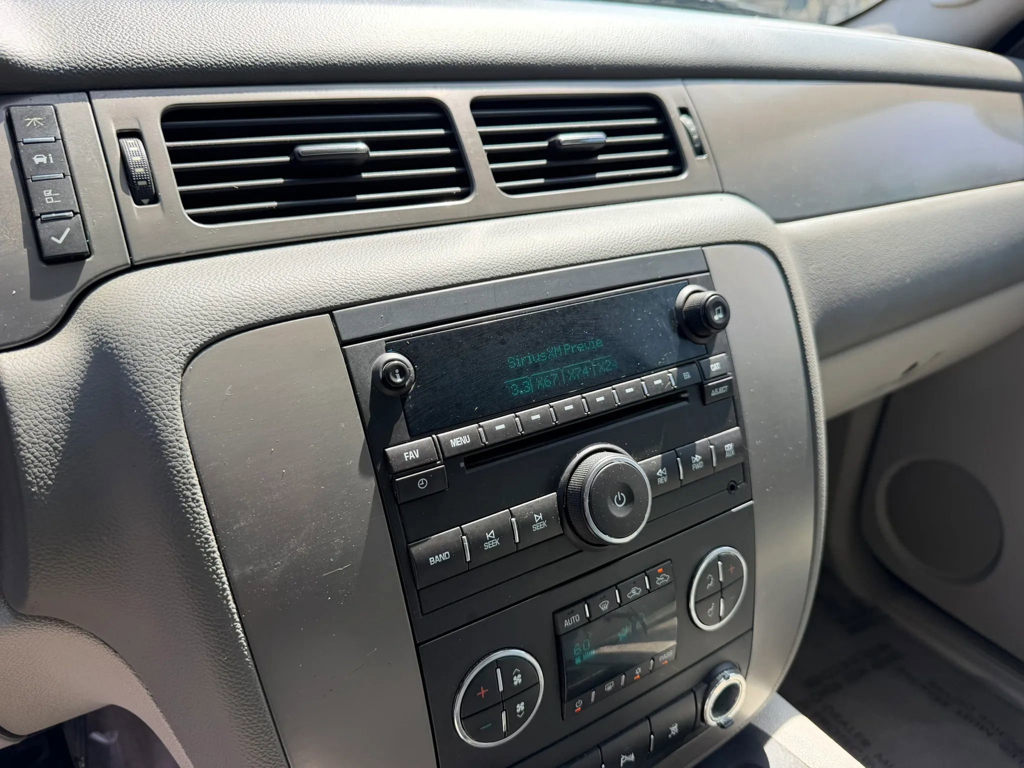 Used 2011 Chevrolet Avalanche LT w/ Suspension Package, Off-Road image 26