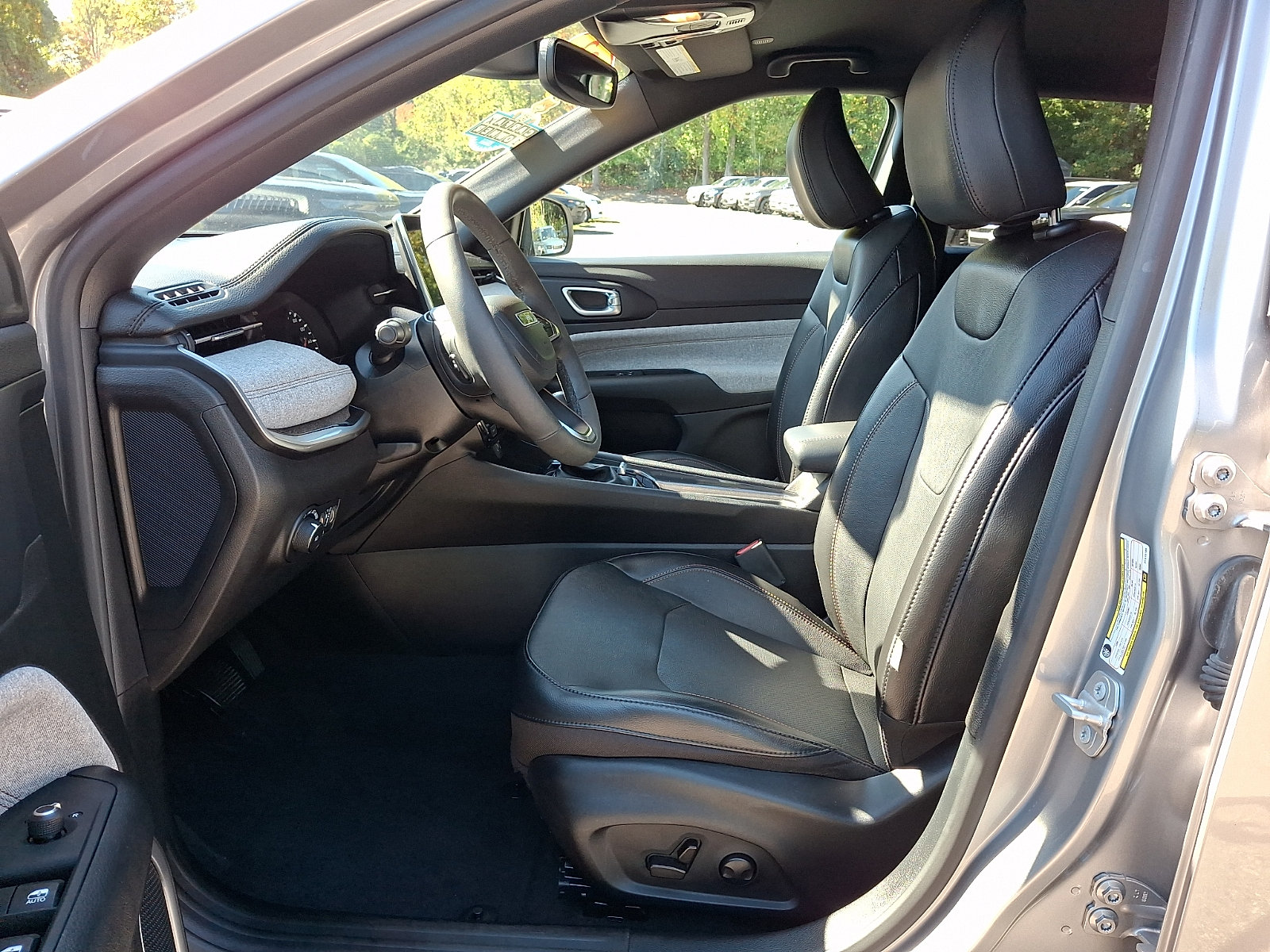 Certified 2023 Jeep Compass Latitude AWD/4WD image 14
