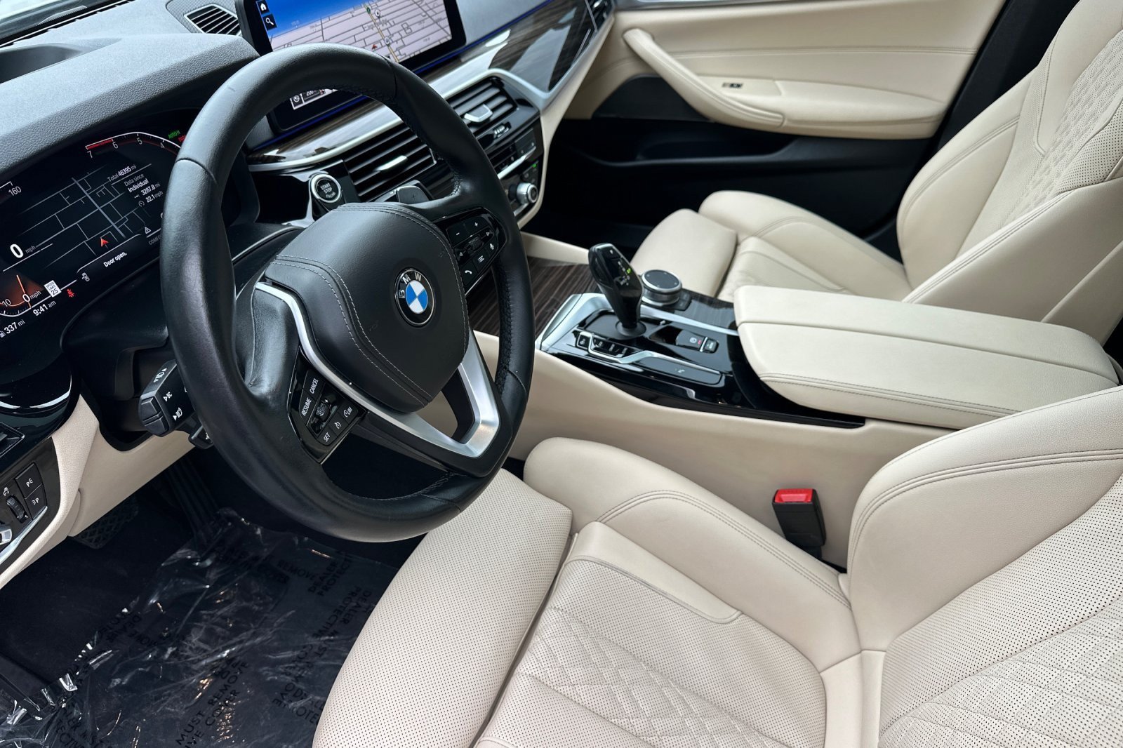 Used 2023 BMW 530i w/ Premium Package RWD image 9