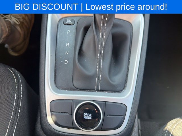 Used 2025 Hyundai Venue SEL FWD image 34