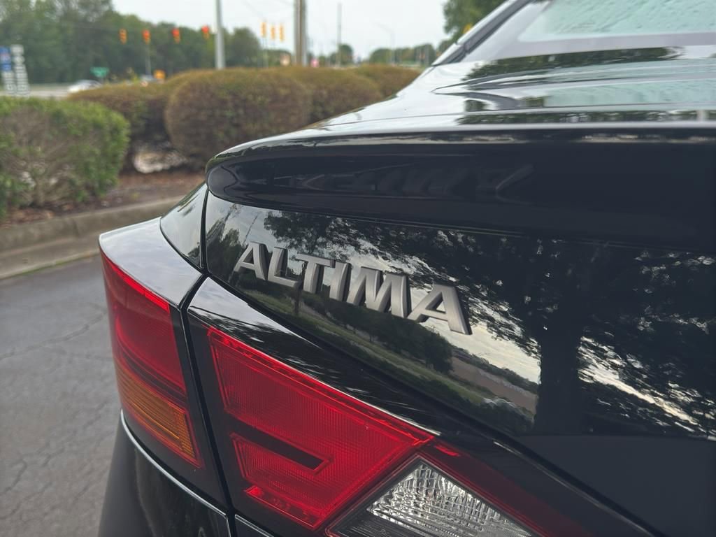 New 2025 Nissan Altima 2.5 SR image 13