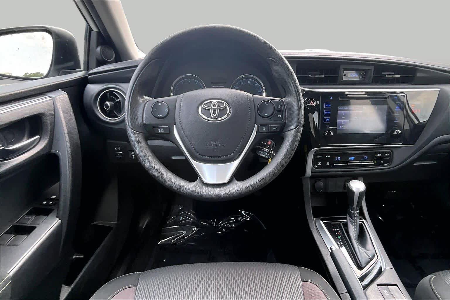 Used 2018 Toyota Corolla LE FWD image 6