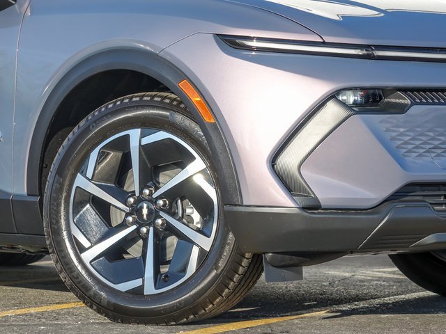 New 2026 Chevrolet Equinox EV LT image 4