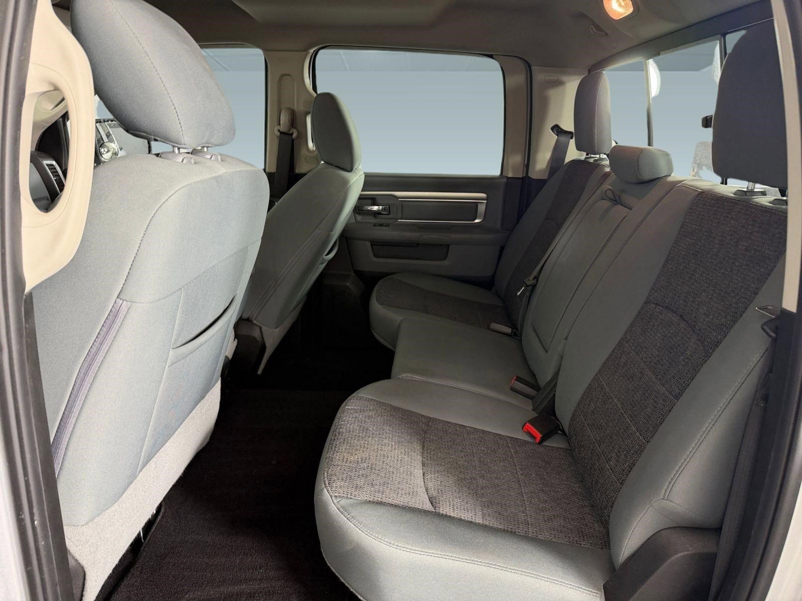 Used 2019 RAM 1500 Classic SLT w/ Luxury Group AWD/4WD image 13