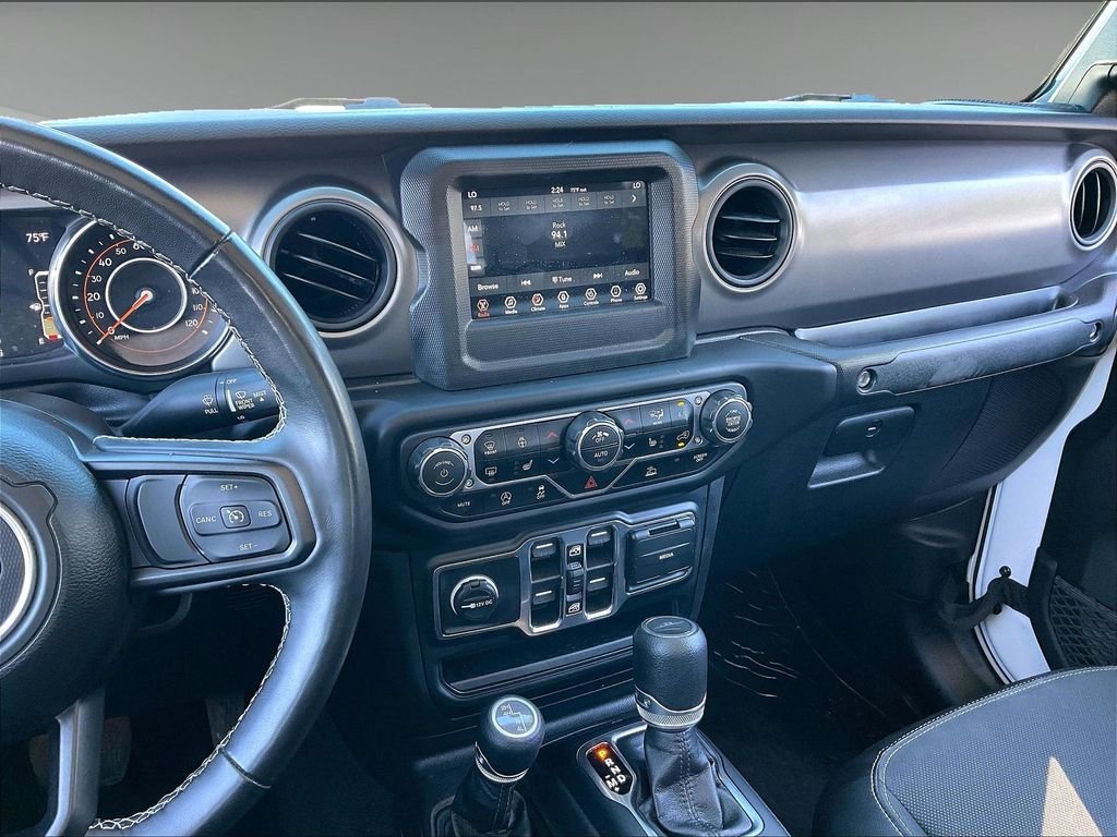 Used 2023 Jeep Gladiator Overland AWD/4WD image 17