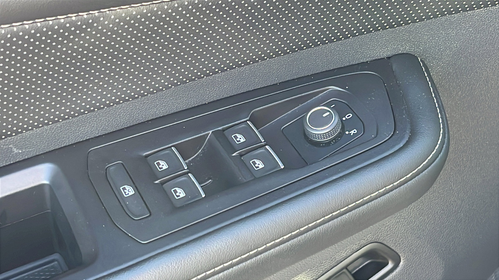 Used 2024 Volkswagen Atlas SE image 12