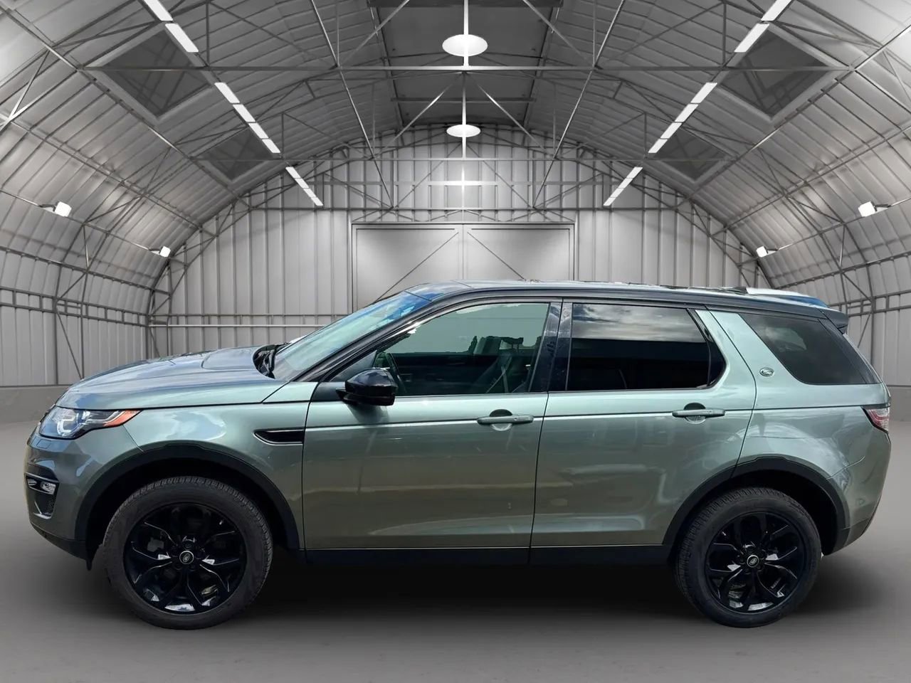 Used 2016 Land Rover Discovery Sport HSE Luxury image 4