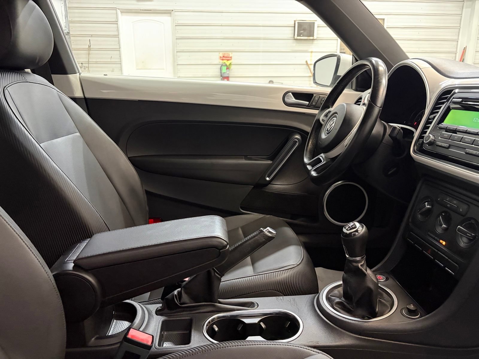 Used 2013 Volkswagen Beetle TDI FWD image 27
